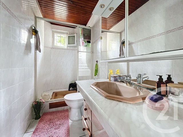 maison à vendre - 7 pièces - 142.94 m2 - PONTAULT COMBAULT - 77 - ILE-DE-FRANCE - Century 21 Famidly