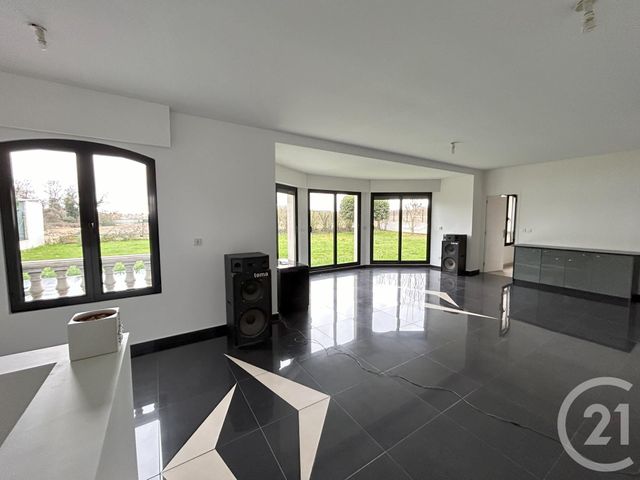 maison à vendre - 7 pièces - 280.0 m2 - PONTAULT COMBAULT - 77 - ILE-DE-FRANCE - Century 21 Famidly