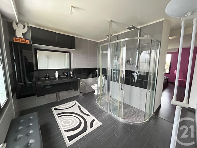 maison à vendre - 7 pièces - 280.0 m2 - PONTAULT COMBAULT - 77 - ILE-DE-FRANCE - Century 21 Famidly