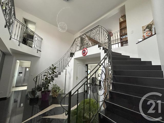 maison à vendre - 7 pièces - 280.0 m2 - PONTAULT COMBAULT - 77 - ILE-DE-FRANCE - Century 21 Famidly