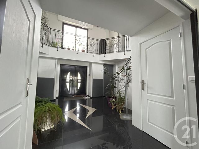 maison à vendre - 7 pièces - 280.0 m2 - PONTAULT COMBAULT - 77 - ILE-DE-FRANCE - Century 21 Famidly
