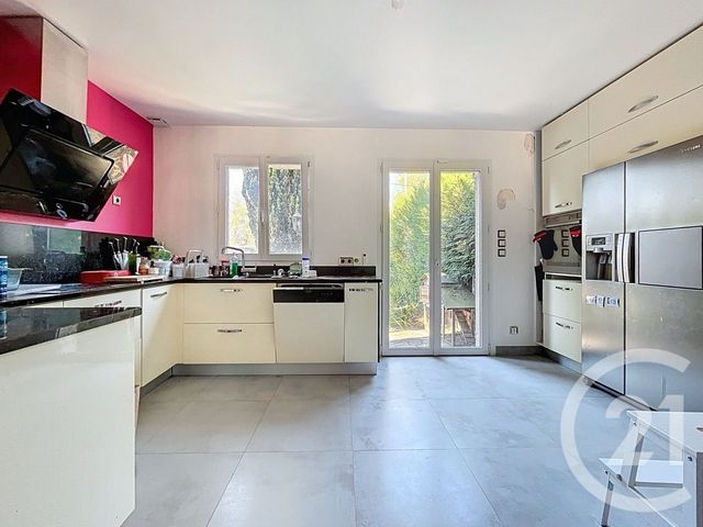 maison à vendre - 6 pièces - 169.0 m2 - PONTAULT COMBAULT - 77 - ILE-DE-FRANCE - Century 21 Famidly