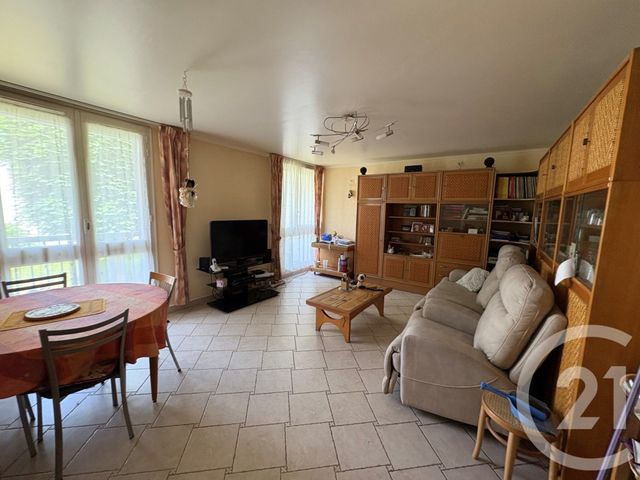 Appartement F4 à vendre - 4 pièces - 88.37 m2 - ROISSY EN BRIE - 77 - ILE-DE-FRANCE - Century 21 Famidly