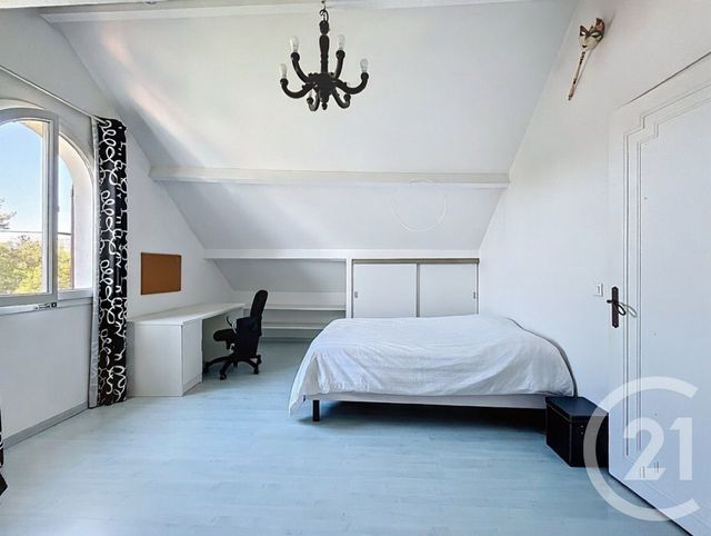 maison à vendre - 7 pièces - 180.0 m2 - PONTAULT COMBAULT - 77 - ILE-DE-FRANCE - Century 21 Famidly