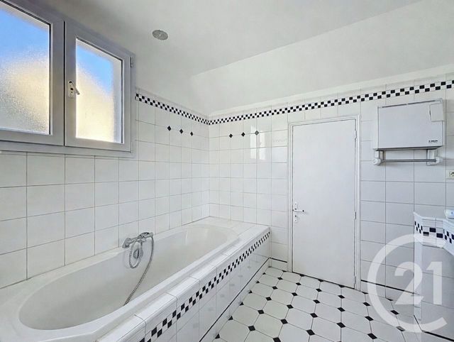 maison à vendre - 7 pièces - 180.0 m2 - PONTAULT COMBAULT - 77 - ILE-DE-FRANCE - Century 21 Famidly