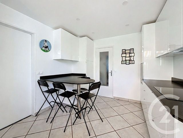 maison à vendre - 7 pièces - 180.0 m2 - PONTAULT COMBAULT - 77 - ILE-DE-FRANCE - Century 21 Famidly