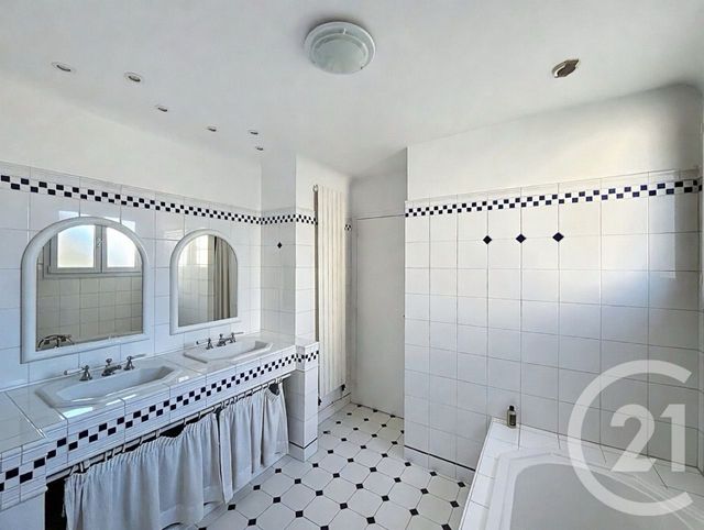 maison à vendre - 7 pièces - 180.0 m2 - PONTAULT COMBAULT - 77 - ILE-DE-FRANCE - Century 21 Famidly