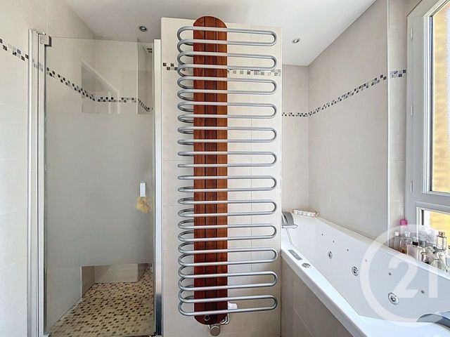 maison à vendre - 7 pièces - 203.0 m2 - PONTAULT COMBAULT - 77 - ILE-DE-FRANCE - Century 21 Famidly