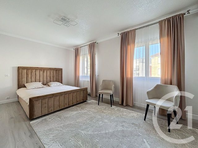 maison à vendre - 7 pièces - 166.0 m2 - PONTAULT COMBAULT - 77 - ILE-DE-FRANCE - Century 21 Famidly