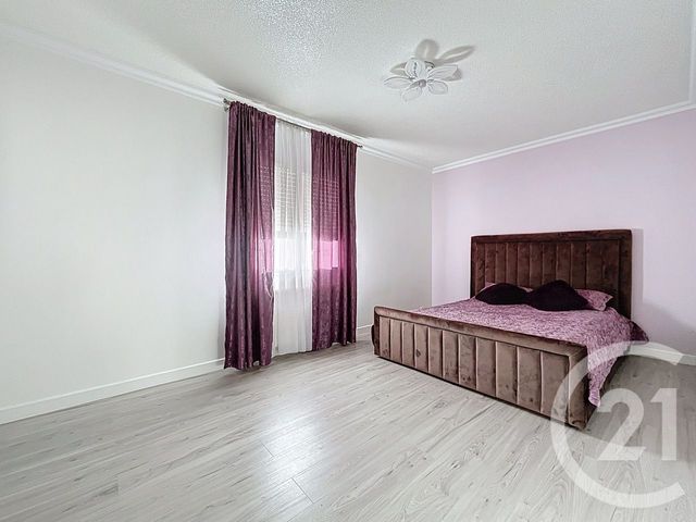 maison à vendre - 7 pièces - 166.0 m2 - PONTAULT COMBAULT - 77 - ILE-DE-FRANCE - Century 21 Famidly