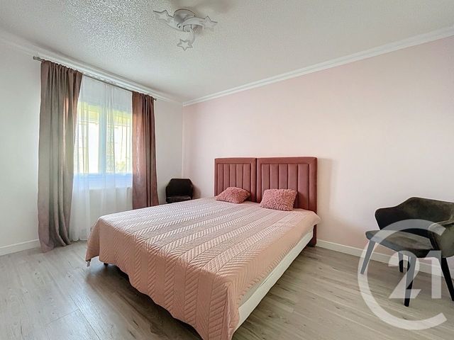 maison à vendre - 7 pièces - 166.0 m2 - PONTAULT COMBAULT - 77 - ILE-DE-FRANCE - Century 21 Famidly