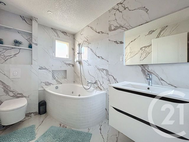 maison à vendre - 7 pièces - 166.0 m2 - PONTAULT COMBAULT - 77 - ILE-DE-FRANCE - Century 21 Famidly