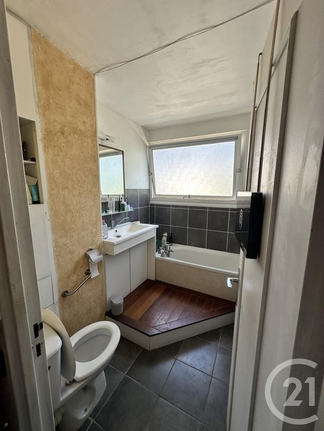 maison à vendre - 6 pièces - 100.0 m2 - PONTAULT COMBAULT - 77 - ILE-DE-FRANCE - Century 21 Famidly