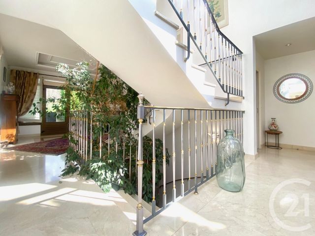 maison à vendre - 11 pièces - 681.13 m2 - PONTAULT COMBAULT - 77 - ILE-DE-FRANCE - Century 21 Famidly