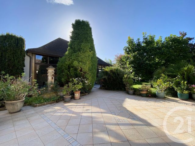 maison à vendre - 11 pièces - 681.13 m2 - PONTAULT COMBAULT - 77 - ILE-DE-FRANCE - Century 21 Famidly
