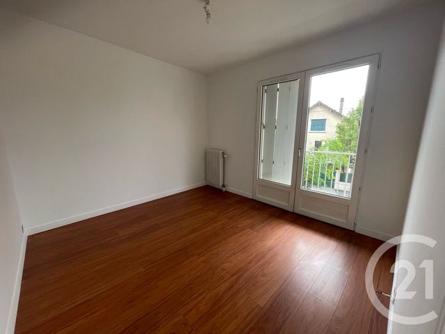 Appartement F3 à vendre - 3 pièces - 60.0 m2 - PONTAULT COMBAULT - 77 - ILE-DE-FRANCE - Century 21 Famidly