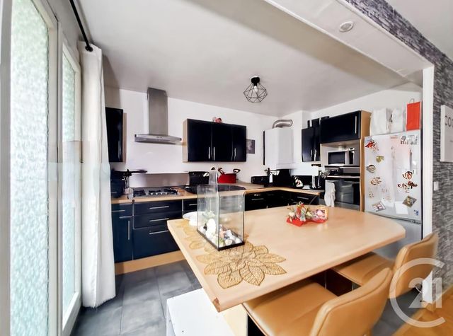 Appartement F3 à vendre - 3 pièces - 75.0 m2 - PONTAULT COMBAULT - 77 - ILE-DE-FRANCE - Century 21 Famidly