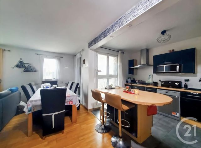 Appartement F3 à vendre - 3 pièces - 75.0 m2 - PONTAULT COMBAULT - 77 - ILE-DE-FRANCE - Century 21 Famidly