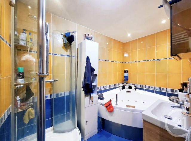 Appartement F3 à vendre - 3 pièces - 75.0 m2 - PONTAULT COMBAULT - 77 - ILE-DE-FRANCE - Century 21 Famidly