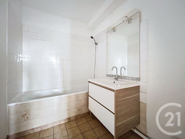 Appartement F2 à vendre - 2 pièces - 45.6 m2 - PONTAULT COMBAULT - 77 - ILE-DE-FRANCE - Century 21 Famidly