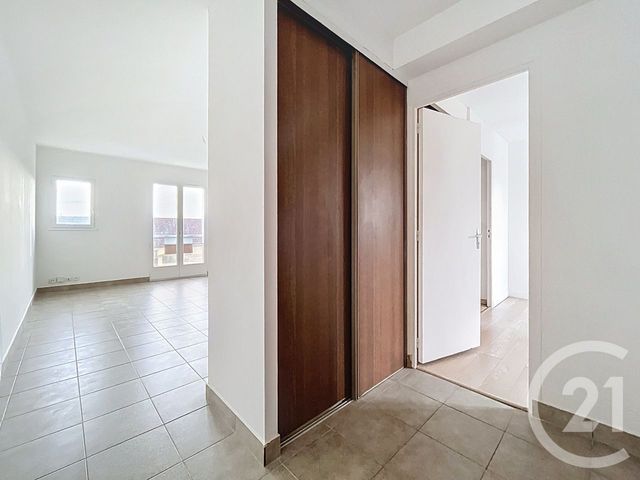 Appartement F2 à vendre - 2 pièces - 45.6 m2 - PONTAULT COMBAULT - 77 - ILE-DE-FRANCE - Century 21 Famidly