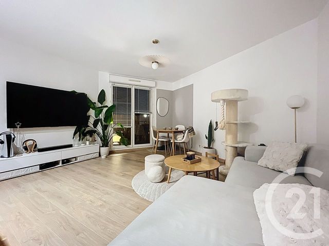 Appartement F2 à vendre - 2 pièces - 44.29 m2 - LE PLESSIS TREVISE - 94 - ILE-DE-FRANCE - Century 21 Famidly