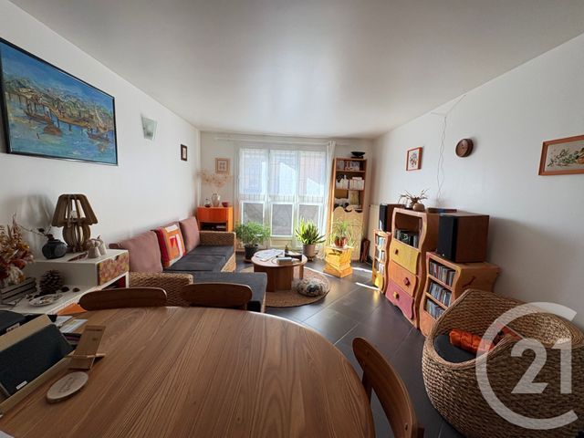 Appartement F3 à vendre - 3 pièces - 60.78 m2 - ROISSY EN BRIE - 77 - ILE-DE-FRANCE - Century 21 Famidly