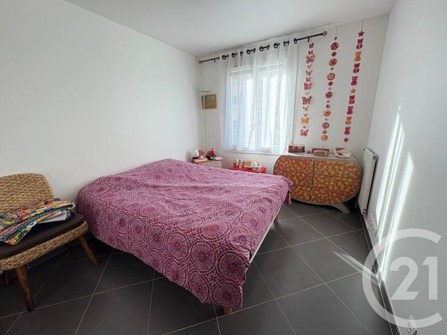 Appartement F3 à vendre - 3 pièces - 60.78 m2 - ROISSY EN BRIE - 77 - ILE-DE-FRANCE - Century 21 Famidly