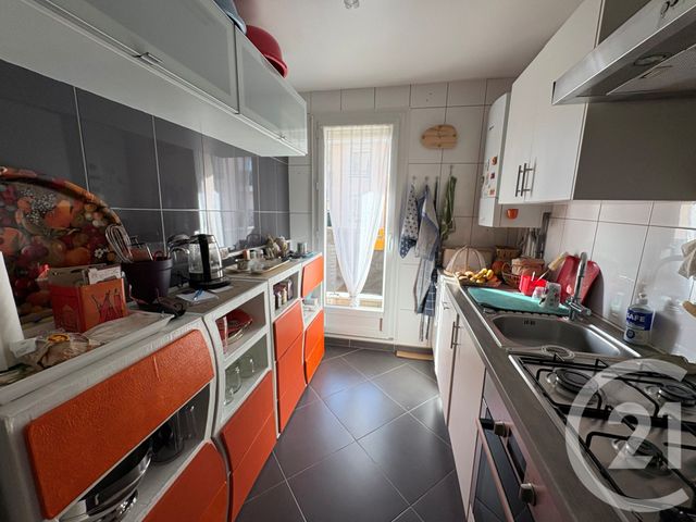Appartement F3 à vendre - 3 pièces - 60.78 m2 - ROISSY EN BRIE - 77 - ILE-DE-FRANCE - Century 21 Famidly