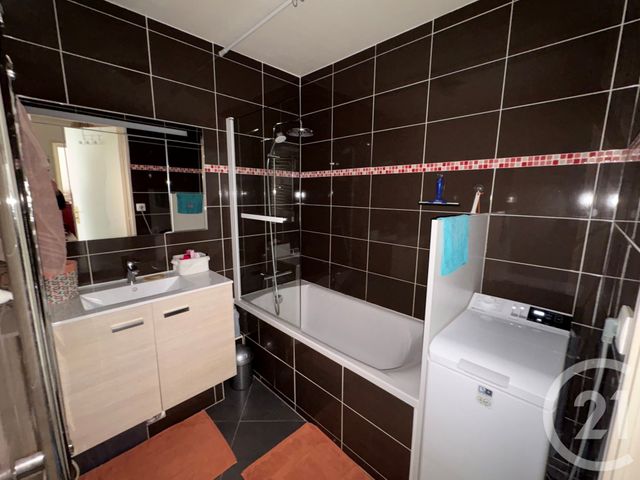 Appartement F3 à vendre - 3 pièces - 60.78 m2 - ROISSY EN BRIE - 77 - ILE-DE-FRANCE - Century 21 Famidly