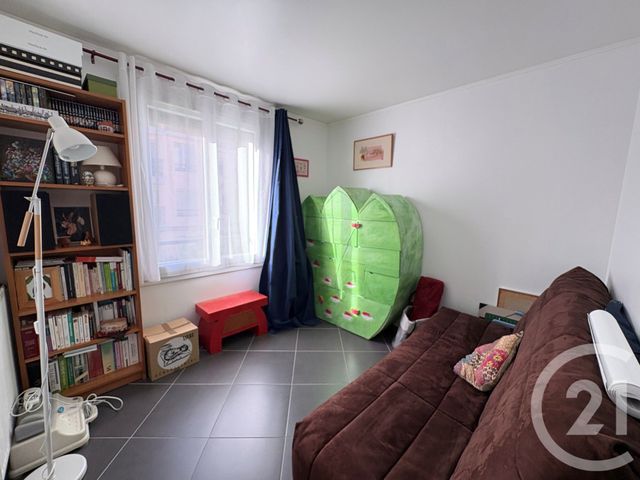 Appartement F3 à vendre - 3 pièces - 60.78 m2 - ROISSY EN BRIE - 77 - ILE-DE-FRANCE - Century 21 Famidly