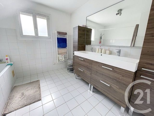 maison à vendre - 5 pièces - 120.0 m2 - PONTAULT COMBAULT - 77 - ILE-DE-FRANCE - Century 21 Famidly