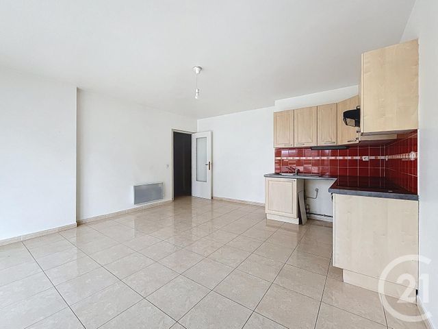 Appartement F3 à vendre - 2 pièces - 45.0 m2 - PONTAULT COMBAULT - 77 - ILE-DE-FRANCE - Century 21 Famidly