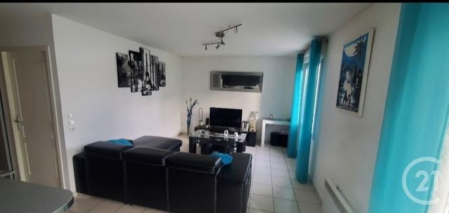 Appartement F2 à louer - 2 pièces - 47.0 m2 - PONTAULT COMBAULT - 77 - ILE-DE-FRANCE - Century 21 Famidly