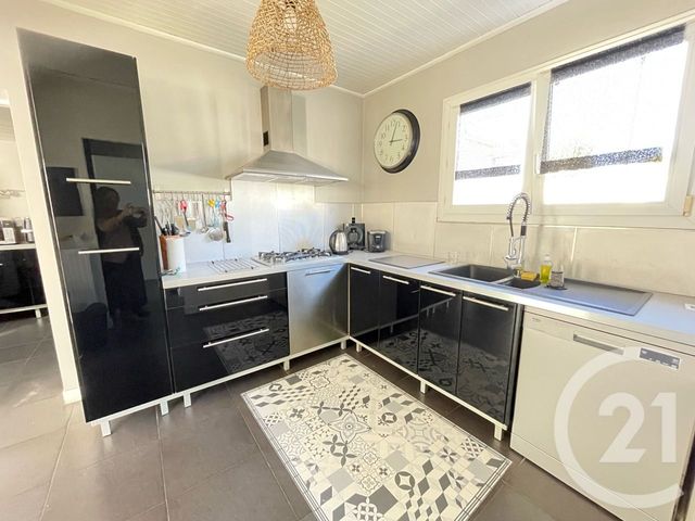 maison à vendre - 6 pièces - 134.0 m2 - OZOIR LA FERRIERE - 77 - ILE-DE-FRANCE - Century 21 Famidly