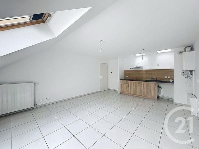 Appartement F3 à vendre - 3 pièces - 54.0 m2 - PONTAULT COMBAULT - 77 - ILE-DE-FRANCE - Century 21 Famidly