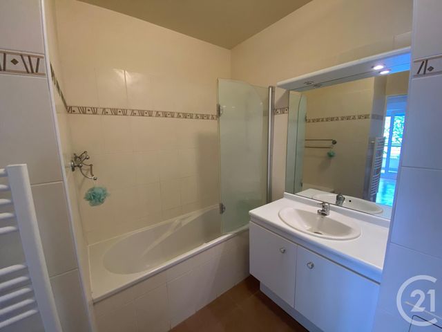 Appartement F2 à louer - 2 pièces - 57.0 m2 - EMERAINVILLE - 77 - ILE-DE-FRANCE - Century 21 Famidly
