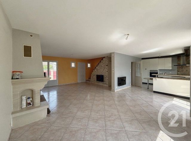 maison à louer - 6 pièces - 136.0 m2 - PONTAULT COMBAULT - 77 - ILE-DE-FRANCE - Century 21 Famidly