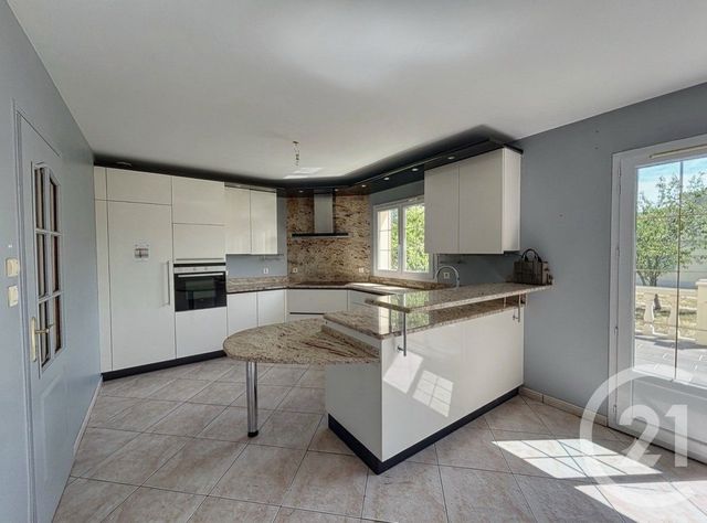 maison à louer - 6 pièces - 136.0 m2 - PONTAULT COMBAULT - 77 - ILE-DE-FRANCE - Century 21 Famidly