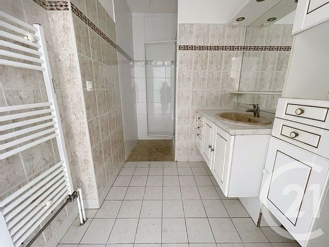Appartement F3 à vendre - 3 pièces - 60.0 m2 - PONTAULT COMBAULT - 77 - ILE-DE-FRANCE - Century 21 Famidly