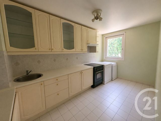 Appartement F5 à vendre - 5 pièces - 100.03 m2 - EMERAINVILLE - 77 - ILE-DE-FRANCE - Century 21 Famidly