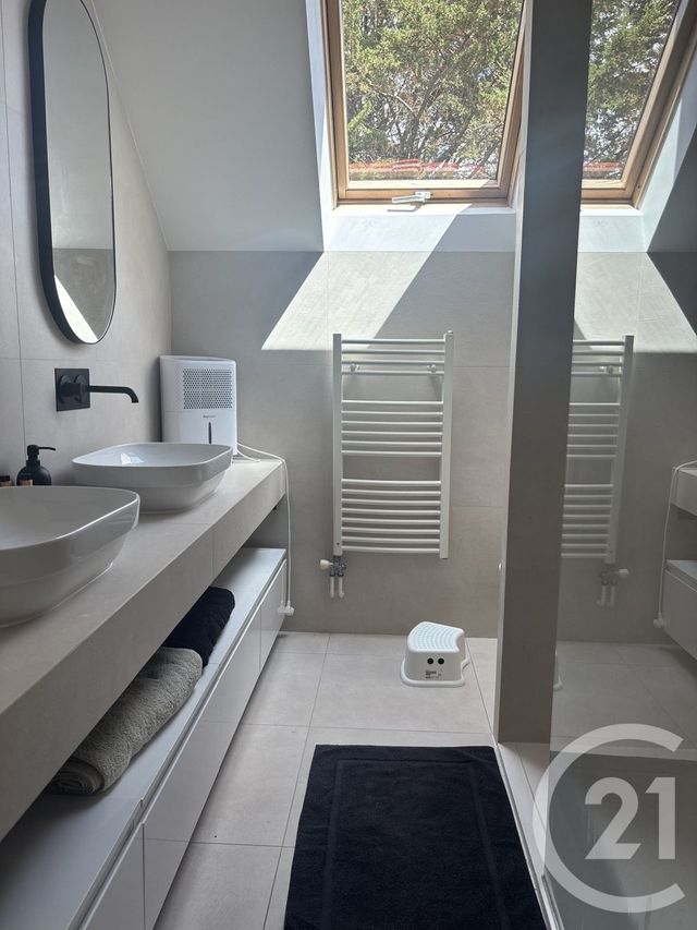 maison à louer - 6 pièces - 150.0 m2 - LESIGNY - 77 - ILE-DE-FRANCE - Century 21 Famidly