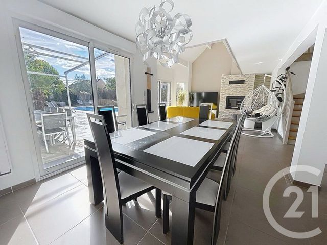 maison à vendre - 8 pièces - 165.0 m2 - LA QUEUE EN BRIE - 94 - ILE-DE-FRANCE - Century 21 Famidly