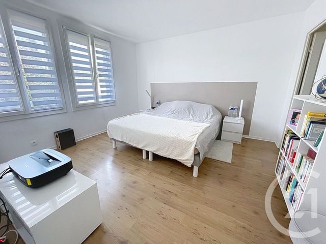 maison à vendre - 8 pièces - 165.0 m2 - LA QUEUE EN BRIE - 94 - ILE-DE-FRANCE - Century 21 Famidly