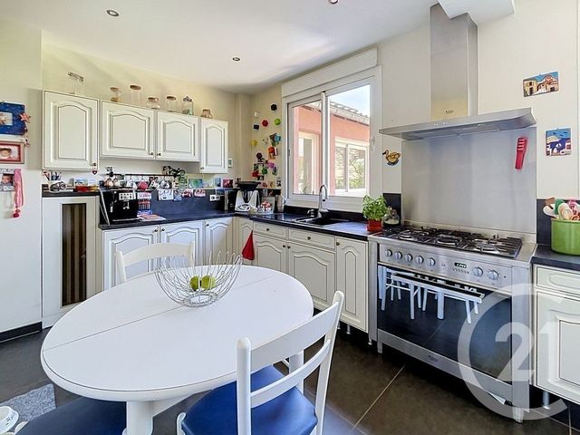 maison à vendre - 6 pièces - 131.0 m2 - PONTAULT COMBAULT - 77 - ILE-DE-FRANCE - Century 21 Famidly